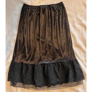 Vintage Black half slip with ruffle lace trim Size Small O2 Collection
